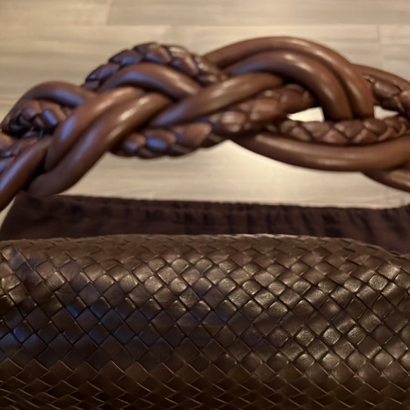 Bottega Veneta intrecciato leather shoulder bag dark brown, suede lining. - Picture 5 of 16